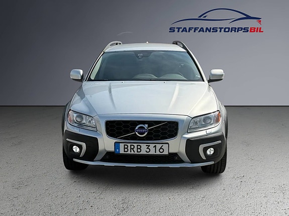 Volvo XC70 2 of 11