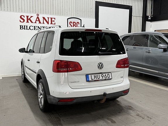 Volkswagen Touran Cross 6 of 12