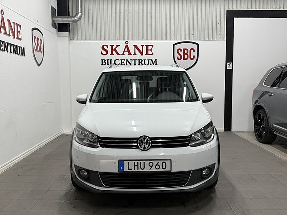 Volkswagen Touran Cross 2 of 12
