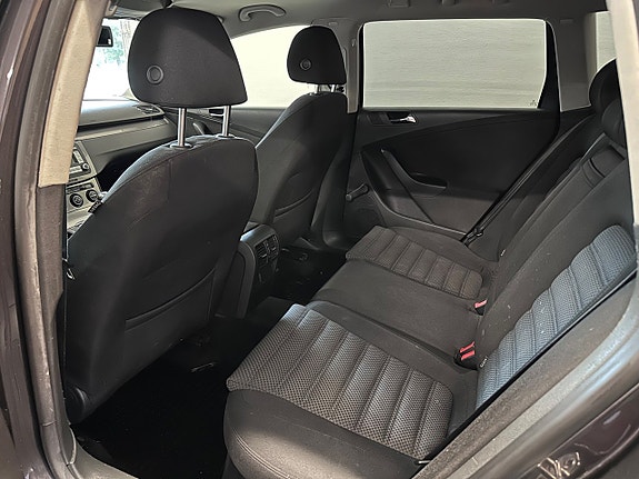 Volkswagen Passat 18 of 21