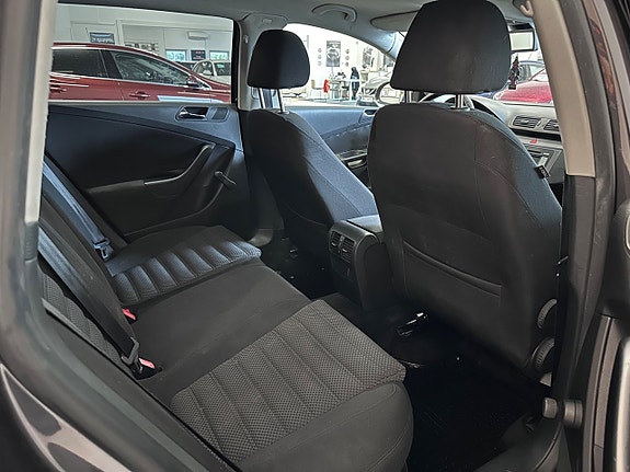 Volkswagen Passat 21 of 21
