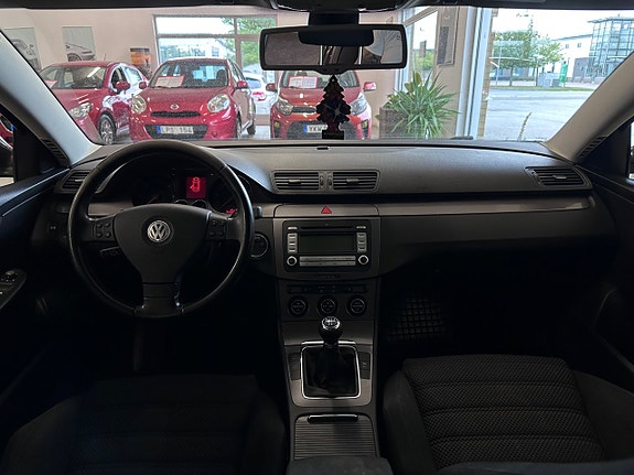 Volkswagen Passat 16 of 21