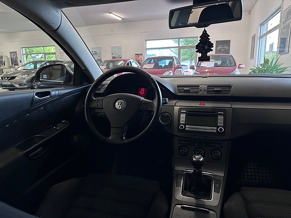 Volkswagen Passat 12 of 21