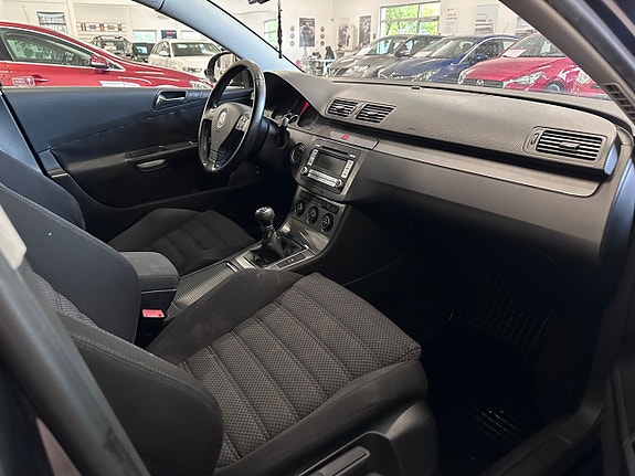 Volkswagen Passat 19 of 21