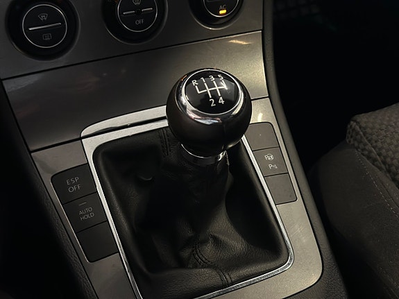 Volkswagen Passat 13 of 21