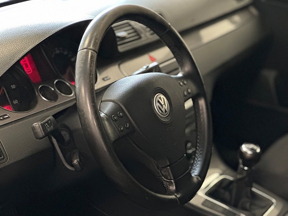 Volkswagen Passat 11 of 21