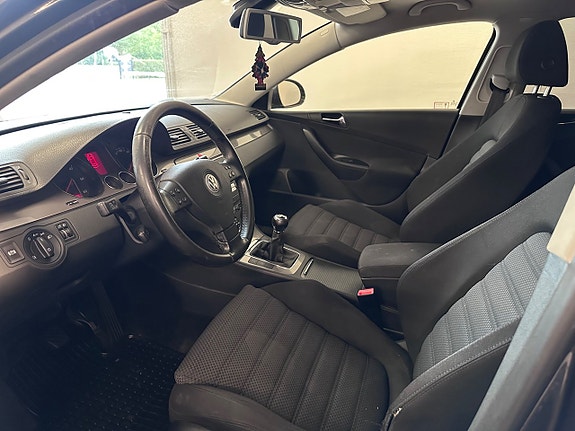 Volkswagen Passat 14 of 21