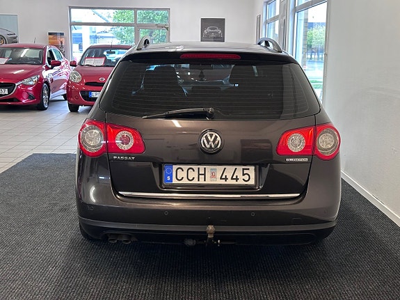 Volkswagen Passat 3 of 21
