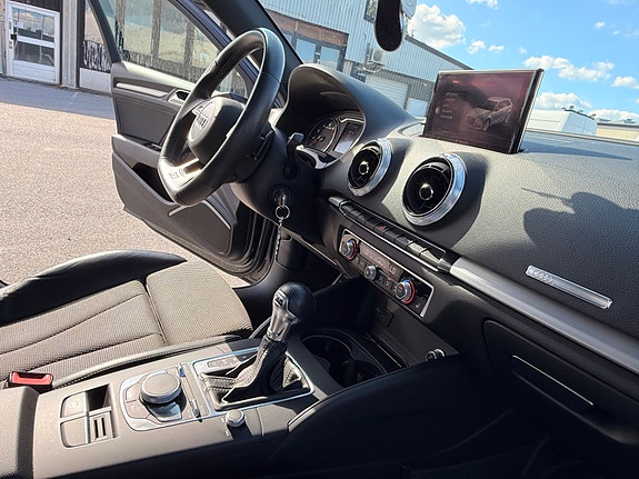 Audi A3 8 of 13