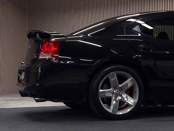 Dodge Charger 10 of 28
