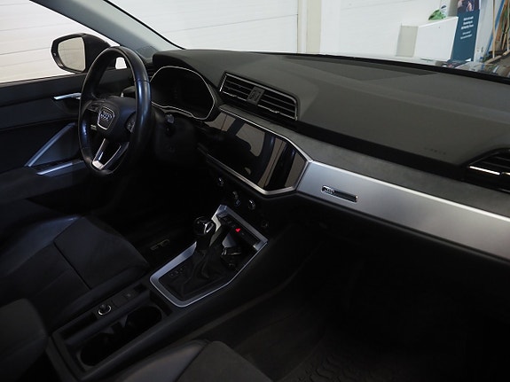 Audi Q3 9 of 25