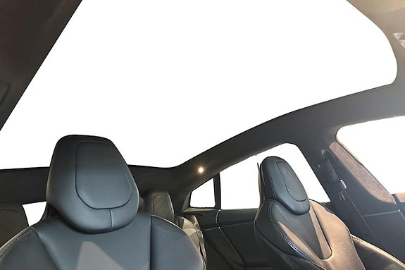 Tesla Model S 18 of 19