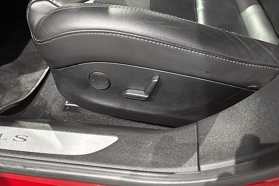 Tesla Model S 17 of 19