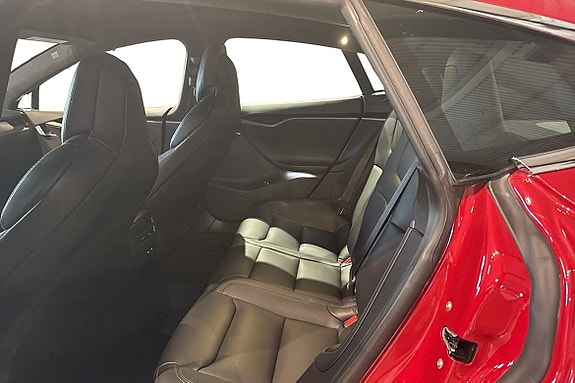 Tesla Model S 8 of 19