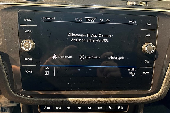 Volkswagen Tiguan Allspace 16 of 19