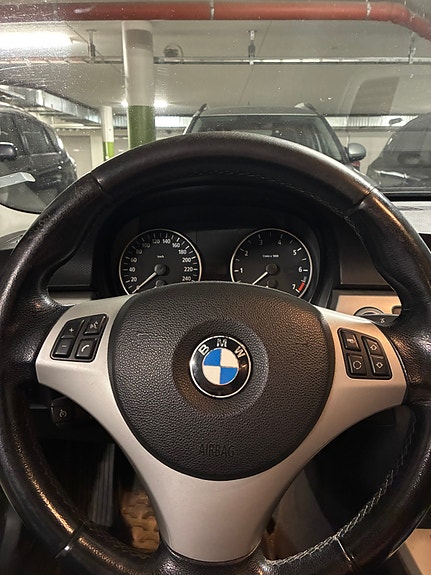 BMW 320i 7 of 9