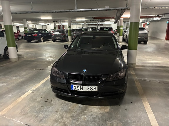 BMW 320i 5 of 9