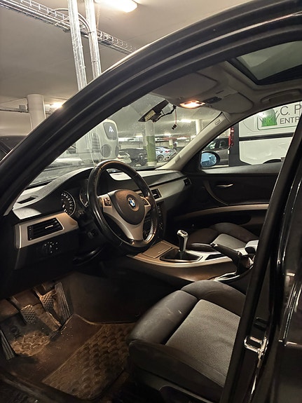 BMW 320i 6 of 9