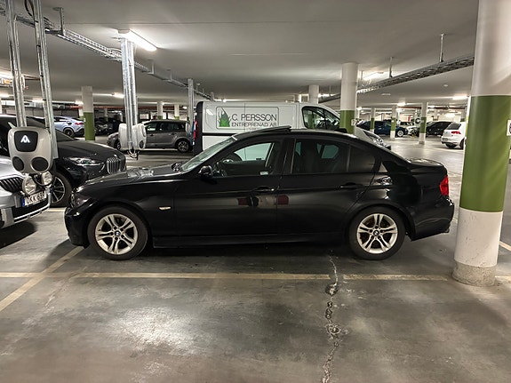 BMW 320i 3 of 9
