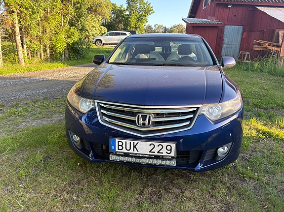 Honda Accord 2 of 6