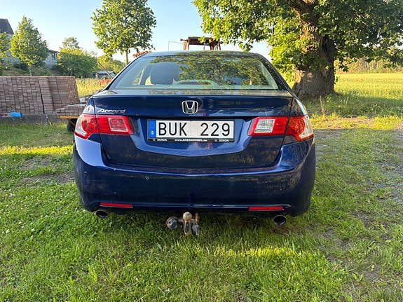 Honda Accord 4 of 6