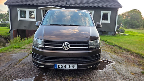 Volkswagen Transporter T6 campervan 19 of 22