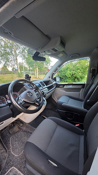 Volkswagen Transporter T6 campervan 7 of 22