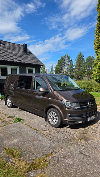Volkswagen Transporter T6 campervan 17 of 22