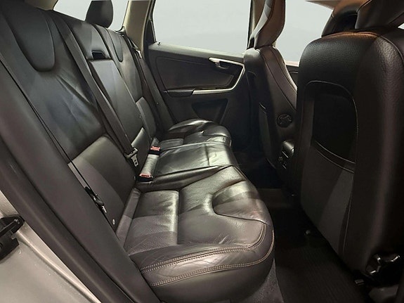 Volvo XC60 15 of 22
