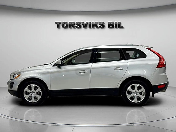 Volvo XC60 3 of 22