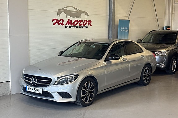 Mercedes-Benz C220 d 2 of 22