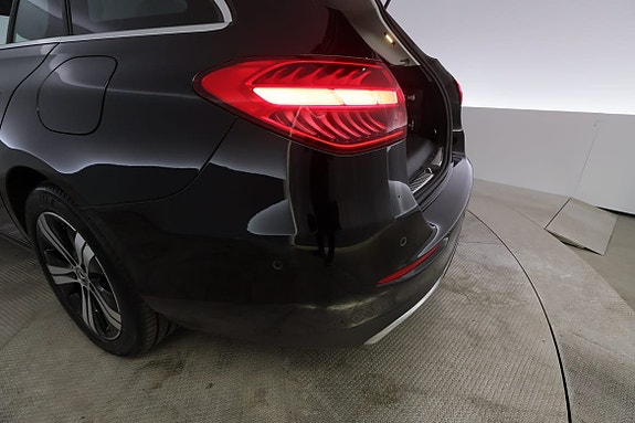 Mercedes-Benz C300 7 of 29