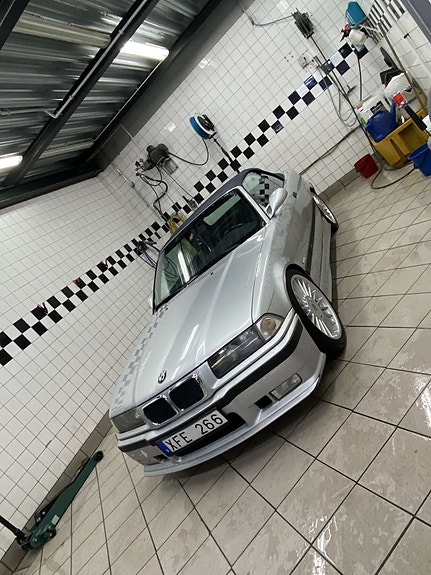 BMW 328i 5 of 8