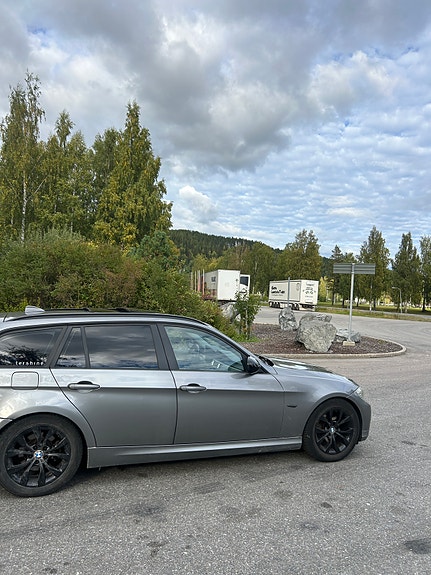 BMW 318d 4 of 8
