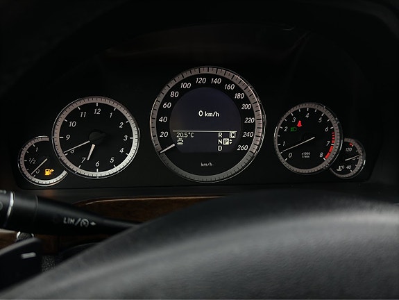 Mercedes-Benz E350 15 of 27
