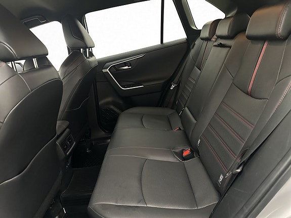 Toyota RAV4 12 of 30