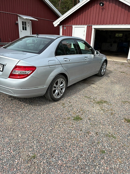 Mercedes-Benz C180 4 of 8