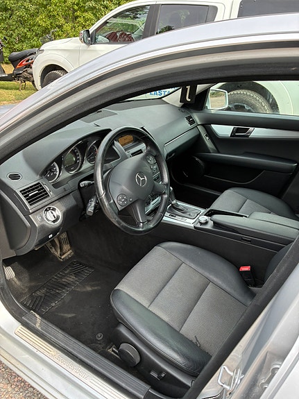 Mercedes-Benz C180 5 of 8