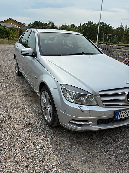 Mercedes-Benz C180 3 of 8