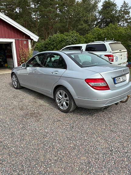 Mercedes-Benz C180 2 of 8