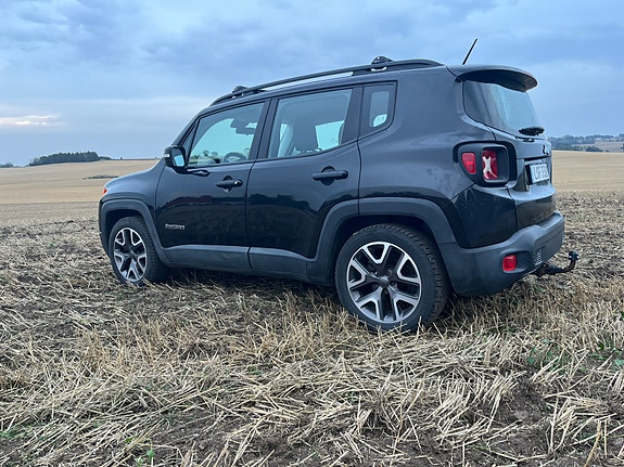 Jeep Renegade 2 of 4