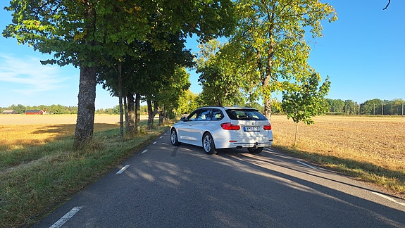 BMW 320d 2 of 11
