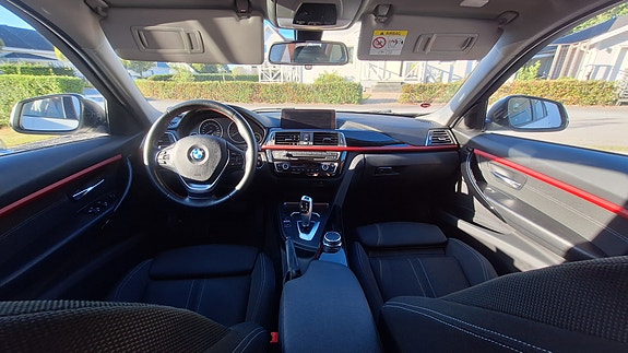 BMW 320d 3 of 11