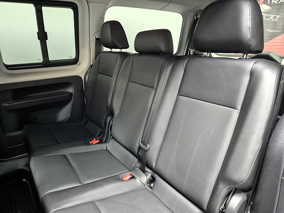 Volkswagen Caddy Maxi 28 of 30