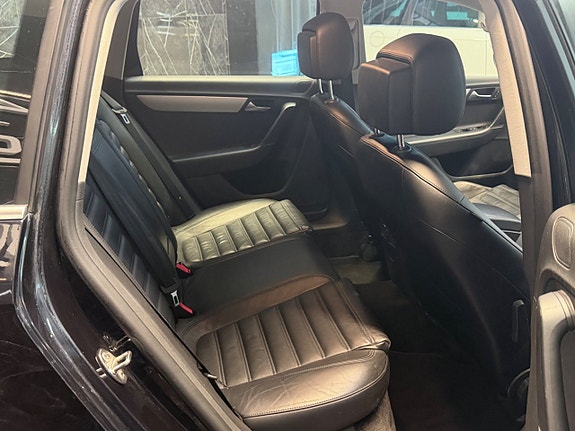 Volkswagen Passat Alltrack 14 of 19