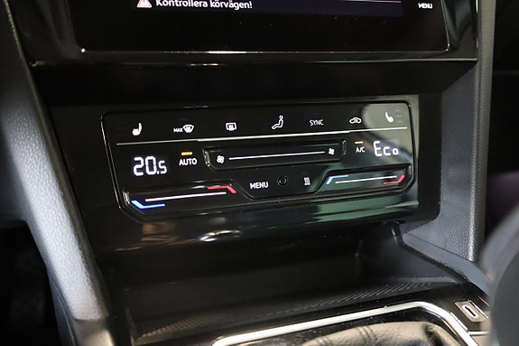 Volkswagen Passat 23 of 30