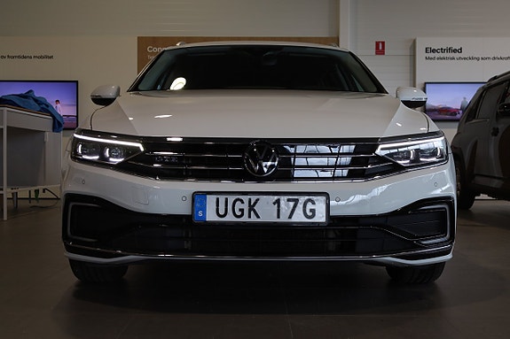 Volkswagen Passat 8 of 30
