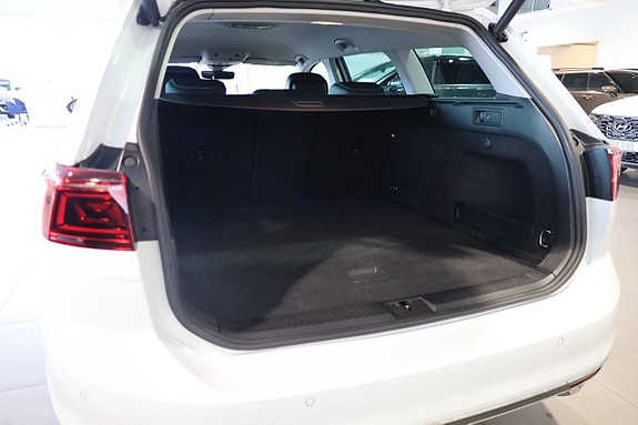 Volkswagen Passat 30 of 30