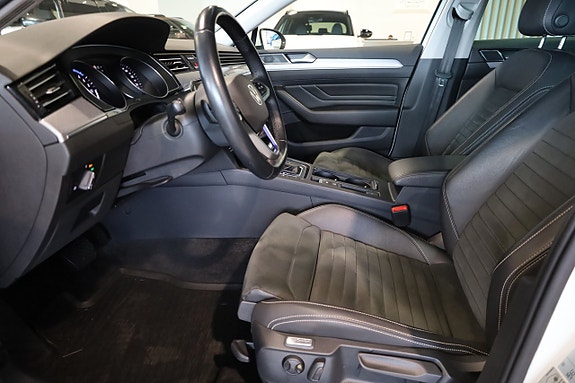 Volkswagen Passat 13 of 30