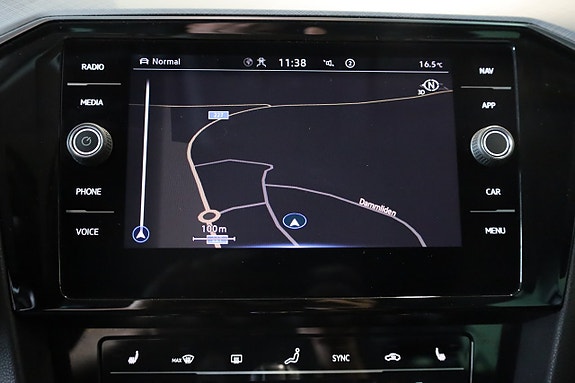 Volkswagen Passat 21 of 30